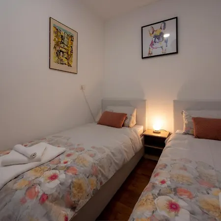 Miss Tina Apartment *