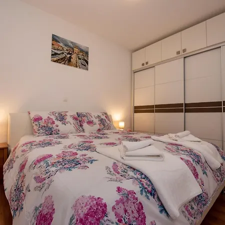 Apartment Miss Tina