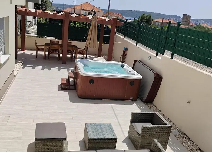 Miss Tina Apartman *