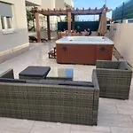 Miss Tina Τρογκίρ